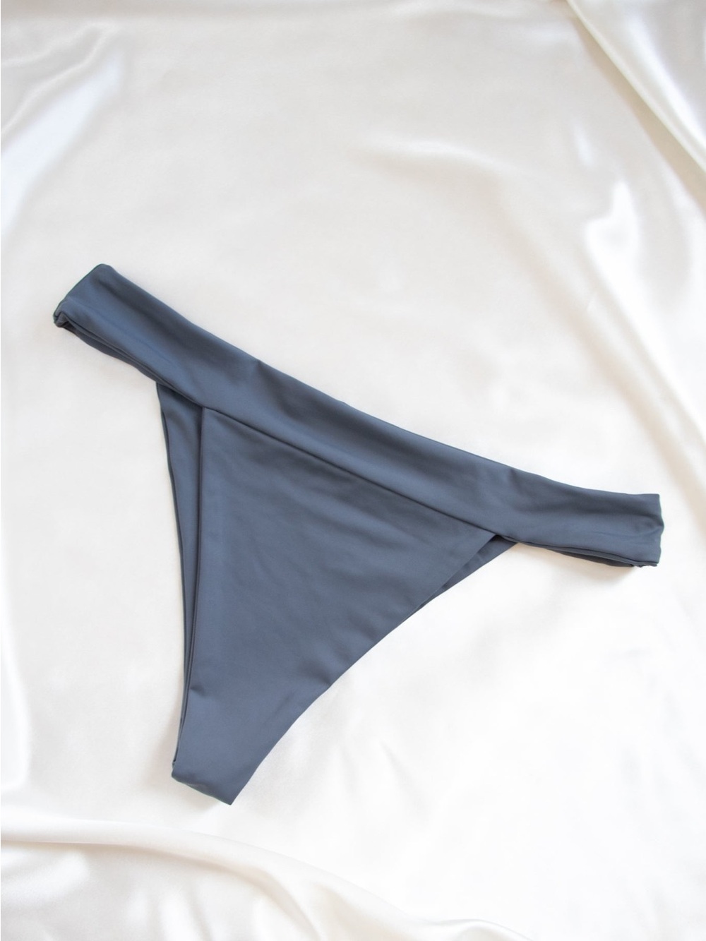 Emi Bottoms - Bikini bottoms in Rocky Grey